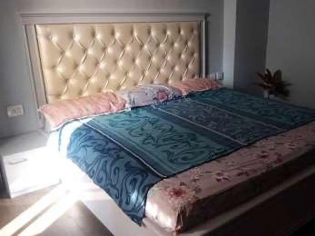 classical double bed