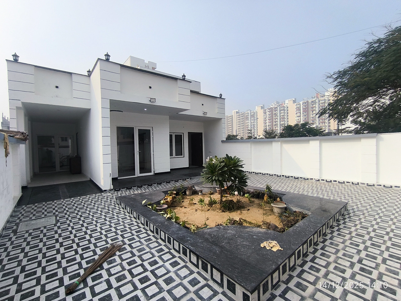 villa front verandah